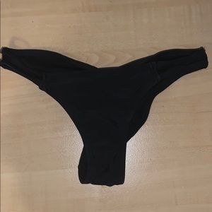 Extra cheeky bikini bottoms with butt riffle